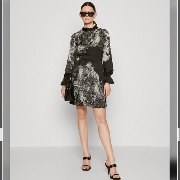 Ted Baker Jazmyna Tie Neck Pleat Mini Dress
in Black Floral Size US 4 / Ted 1 - Picture 2 of 12